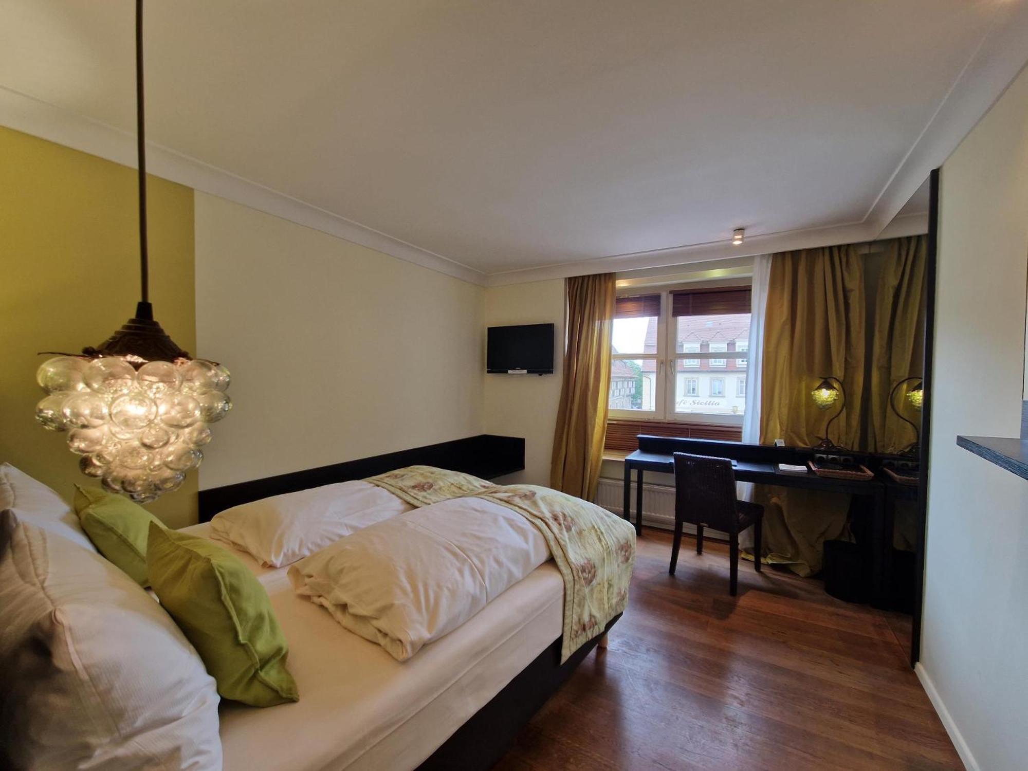 Laurentius Boutique-Hotel & Restaurant Вайкерсхайм Экстерьер фото